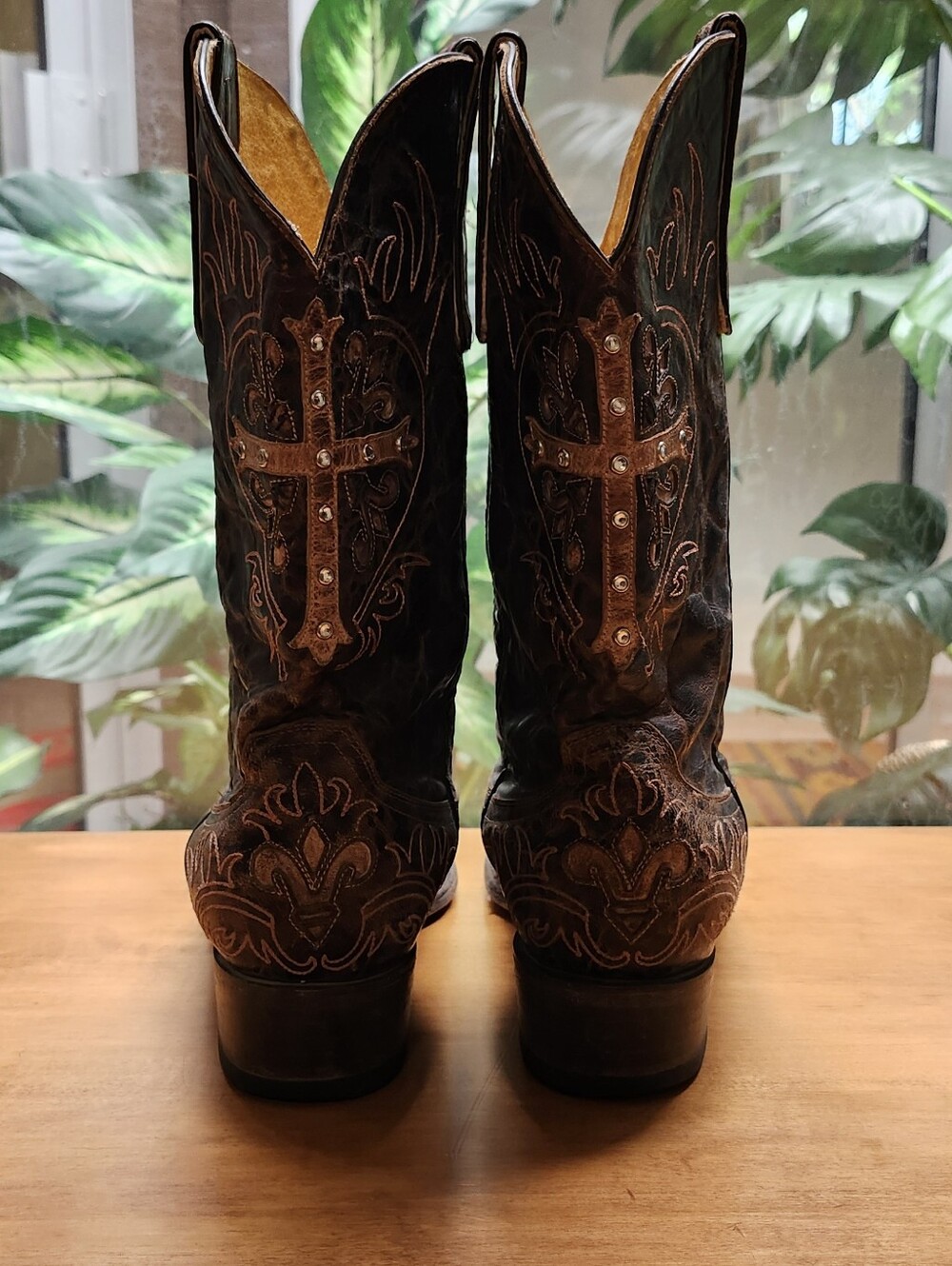 Cavenders Leather Embroidered Rhinestone Studded Cross Cowboy Boots Sz 10B - Picture 4 of 11